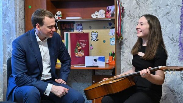Губернатор Рязанской области Павел Малков подарил гитару школьнице Владиславе в рамках акции Елка желаний