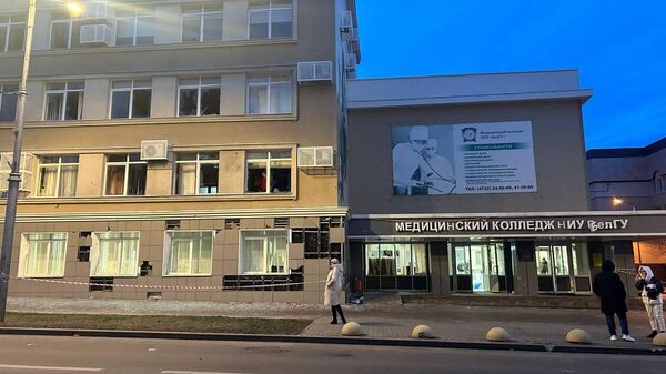 Здание медицинского колледжа в Белгороде, поврежденное в результате обстрела со стороны ВСУ