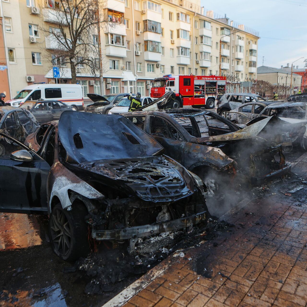 При атаке ВСУ на Белгород повреждены сто машин и 20 домов, заявил Гладков -  РИА Новости, 30.12.2023