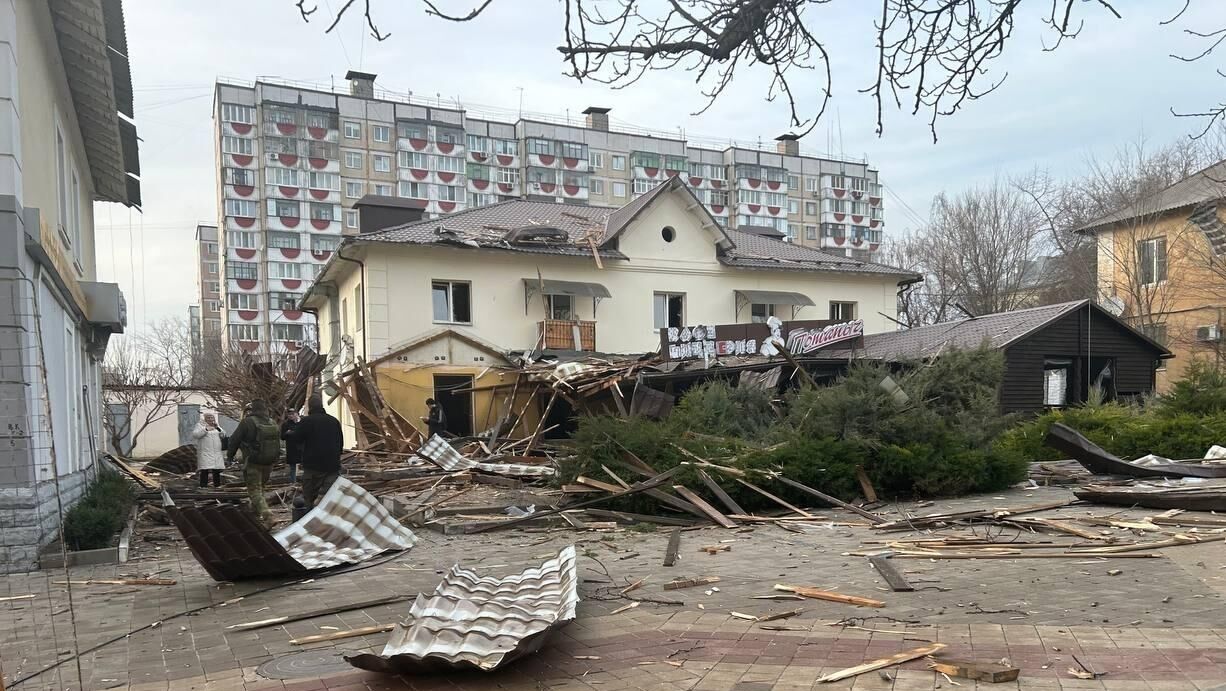 Последствия обстрела центра Белгорода ВСУ - РИА Новости, 1920, 03.01.2024