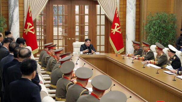 Лидер КНДР Ким Чен Ын на новогодней встрече с командованием Корейской народной армии