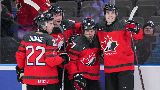 Хоккеисты молодежной сборной Канады