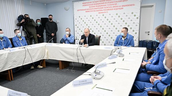 Президент РФ Владимир Путин проводит встречу с участниками СВО в филиале госпиталя имени А. А. Вишневского