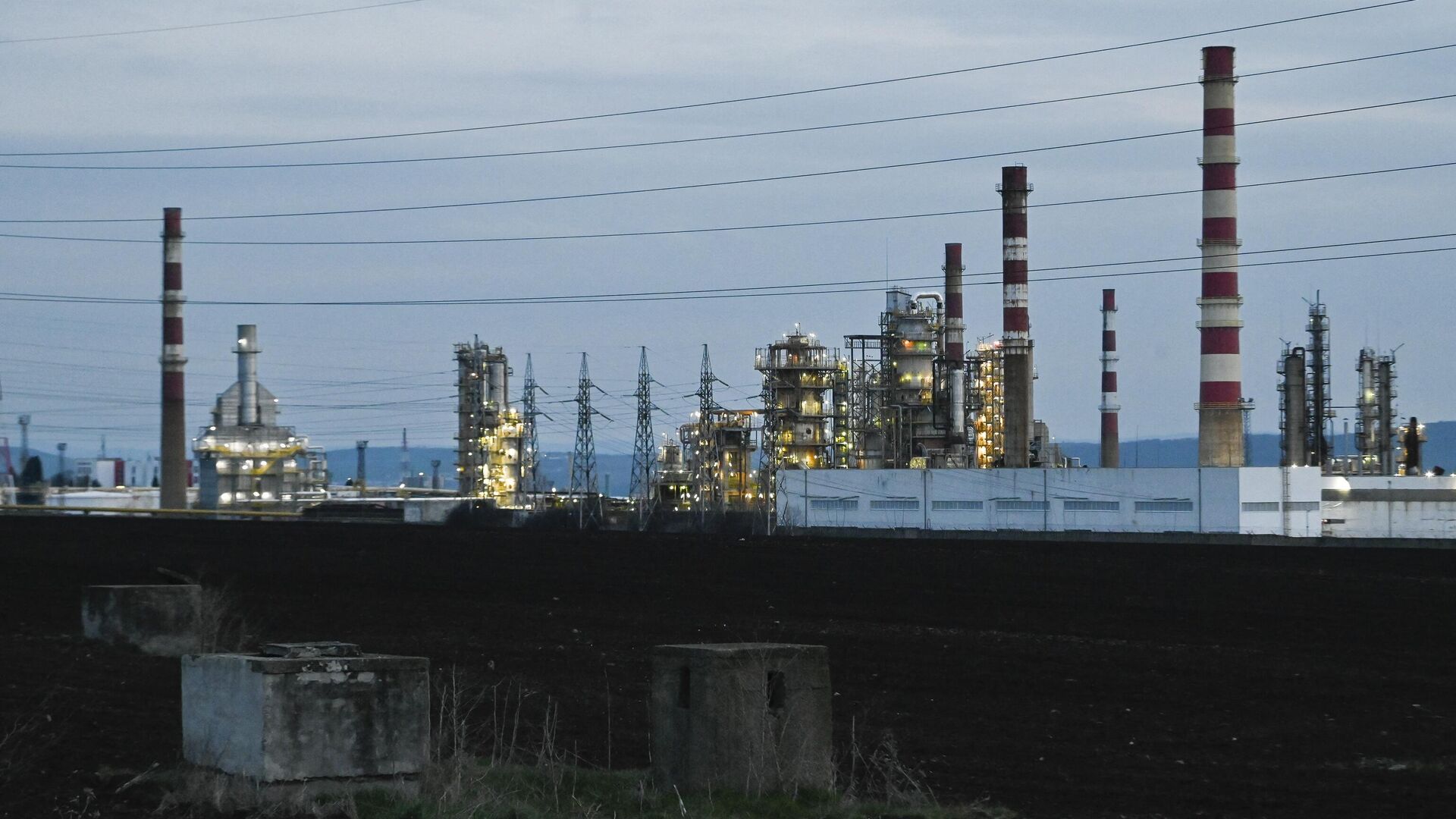 Нефтеперерабатывающий завод Лукойл Нефтохим Бургас - РИА Новости, 1920, 01.01.2024