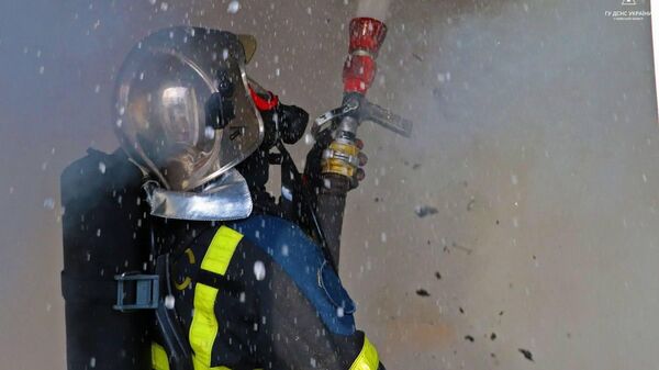 Сотрудник пожарной службы Украины. Архивное фото