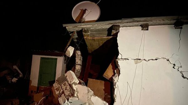 Последствия обстрела жилого дома в Центрально-Городском районе Горловки