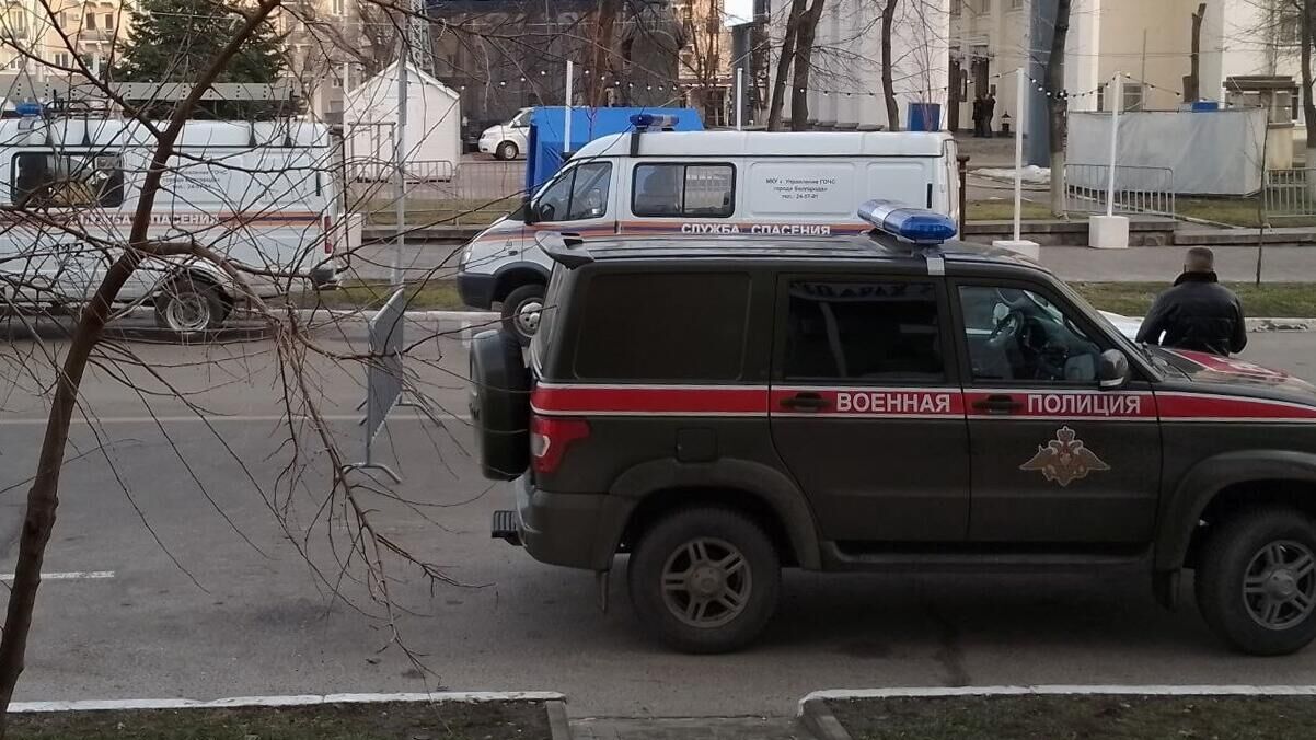 Автомобили службы спасения и военной полиции в центре Белгорода - РИА Новости, 1920, 10.01.2024