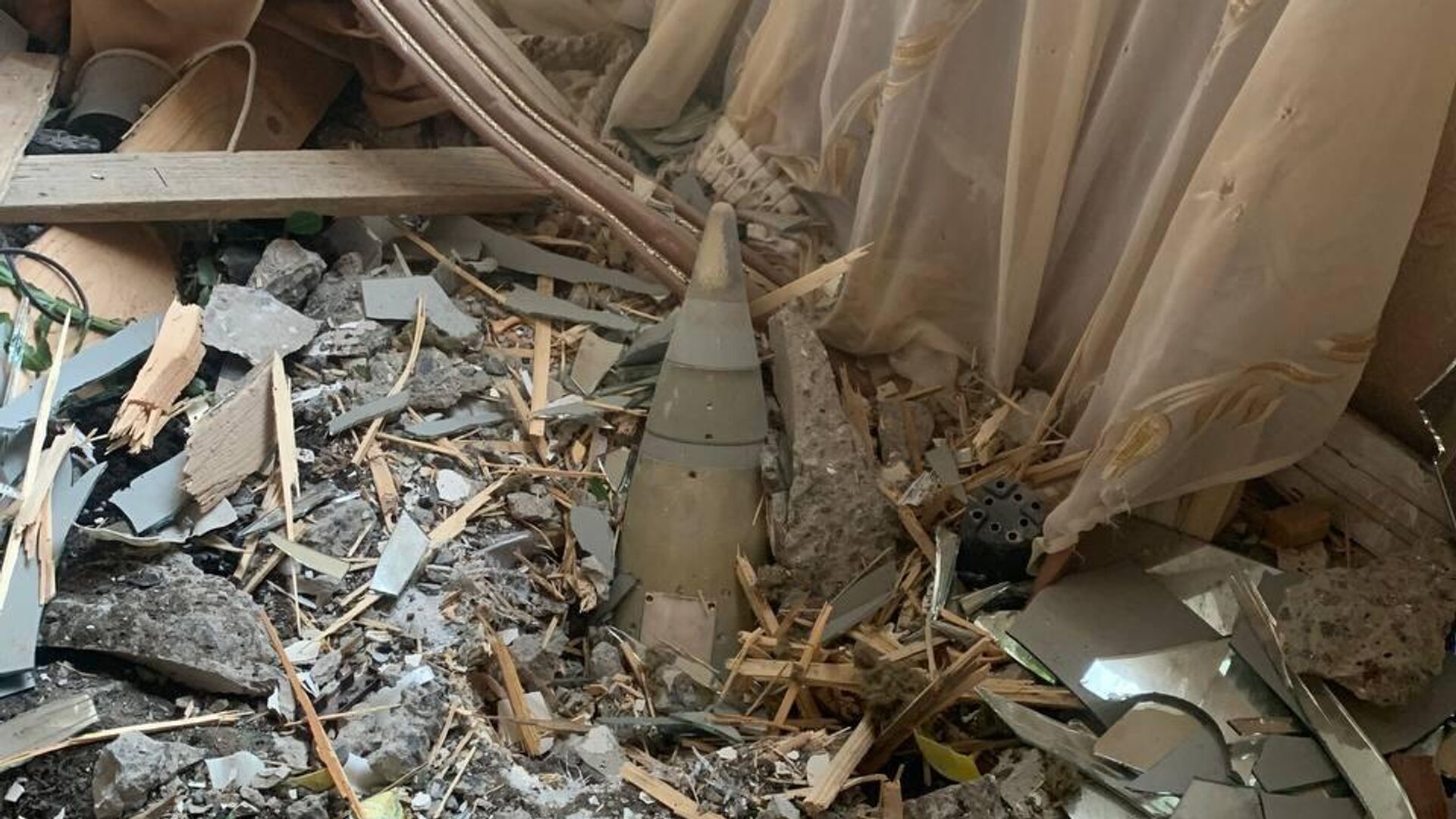 Неразорвавшийся снаряд, обнаруженный в частном секторе Белгорода - РИА Новости, 1920, 04.01.2024