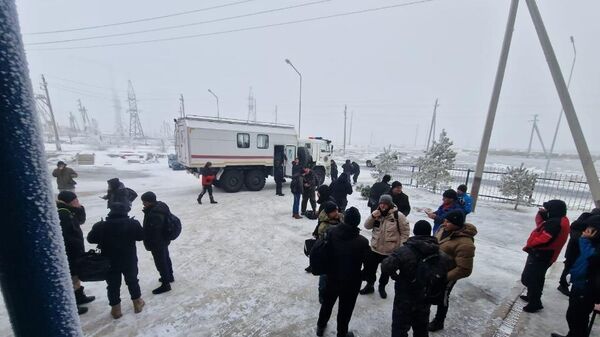 В Казахстане из снежного заноса эвакуировали водителей-дальнобойщиков из Белоруссии. 5 января 2024