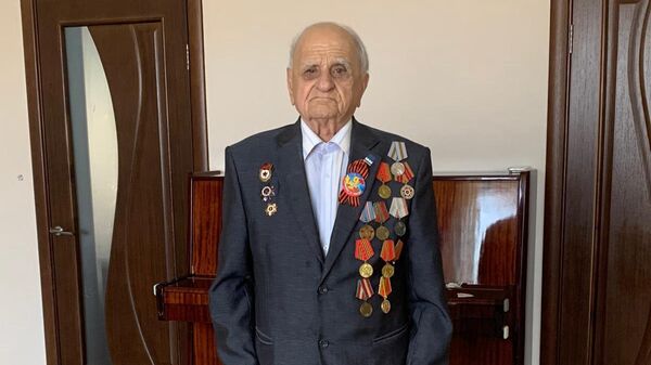 Ветеран Великой Отечественной войны Енок Михайлович Арустамян