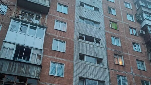 Последствия обстрела многоквартирного жилого дома по улице Петровского в Кировской районе Донецка. 5 января 2024