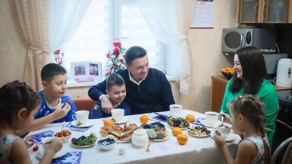 Андрей Воробьев поздравил с Новым годом и Рождеством семью Александра Сычева, погибшего в ходе спецоперации