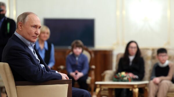 Президент РФ В. Путин встретился с семьями героев, погибших в ходе СВО