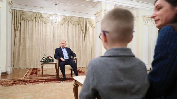 Президент РФ В. Путин встретился с семьями героев, погибших в ходе СВО