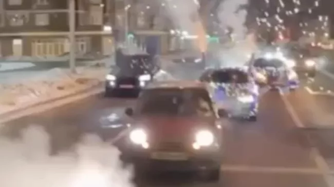 Дрифт с запуском фейерверков в Чечёрском проезде Воскресенского поселения Москвы