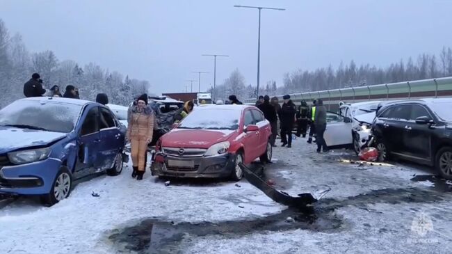 На месте массового ДТП на трассе М-11 в Новгородской области