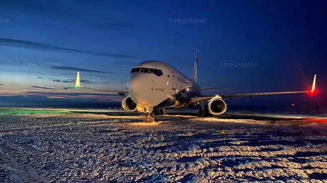 Самолет авиакомпании Нордстар, выкатившийся за пределы взлетно-посадочной полосы в аэропорту Норильска. 9 января 2024