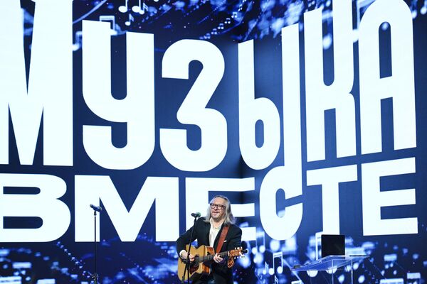 Певец Тимур Ведерников на концерте проекта #ПЕСНИВЕЛИКОЙСТРАНЫ