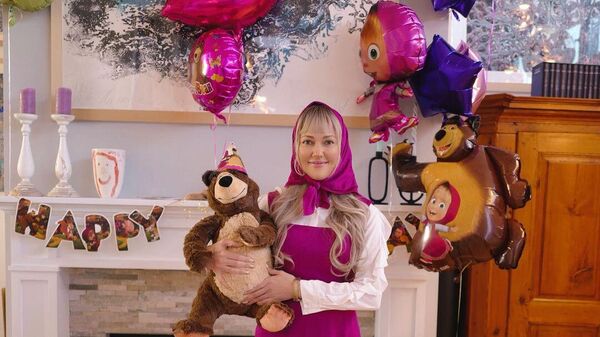 Мерьем Узерли, отпраздновавшая 3-летие дочери в стиле мультфильма Маша и медведь
