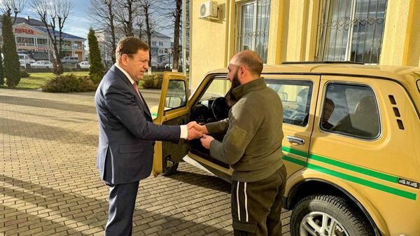Бронированный автомобиль передан бойцам челябинской области на СВО