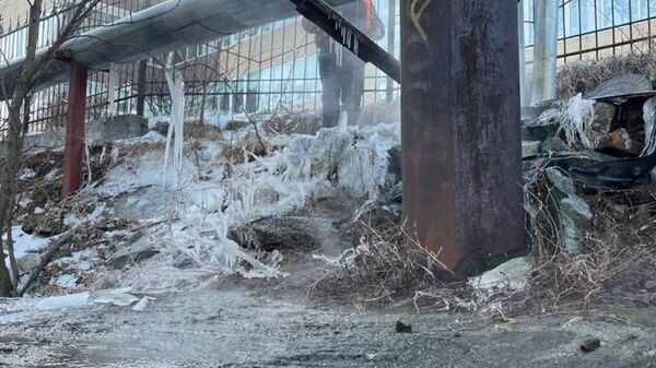 Авария на воздушном участке сети теплоснабжения во Владивостоке