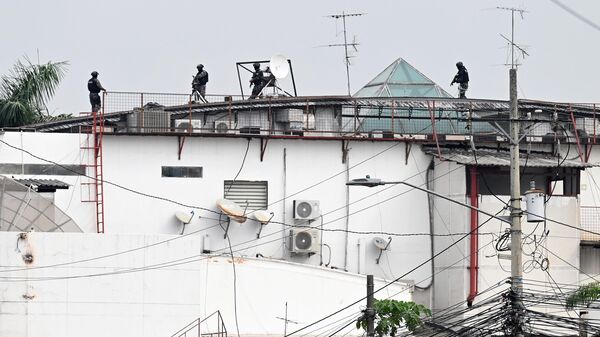 Отряд эквадорской полиции освобождает телеканал TC