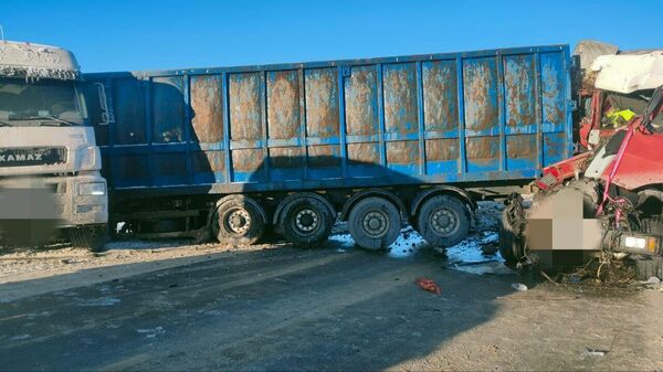 Место ДТП с участием трех грузовых автомобилей в Ставропольском крае