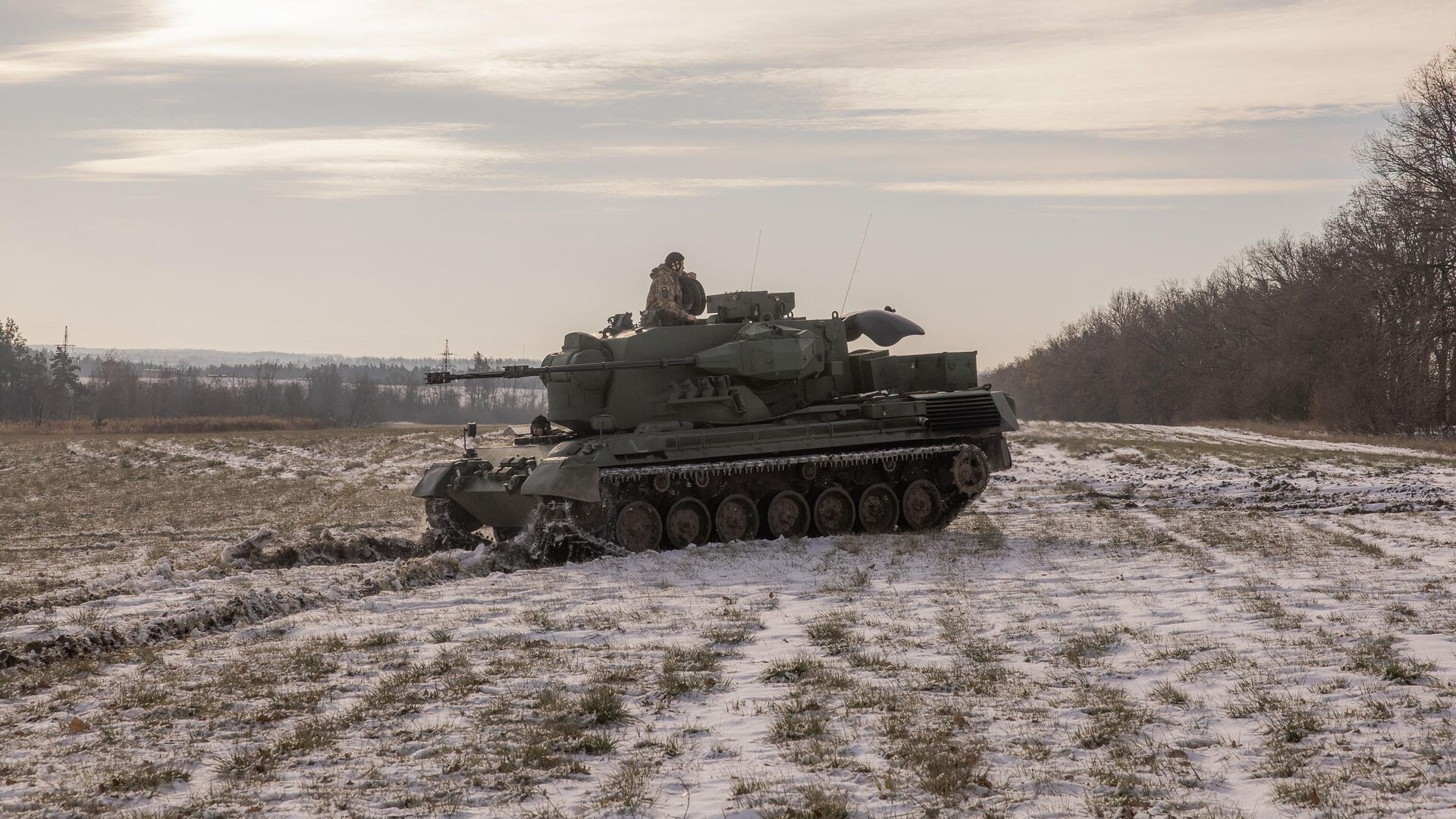 Украинские военные на немецкой зенитной самоходной установке Гепард - РИА Новости, 1920, 10.01.2024