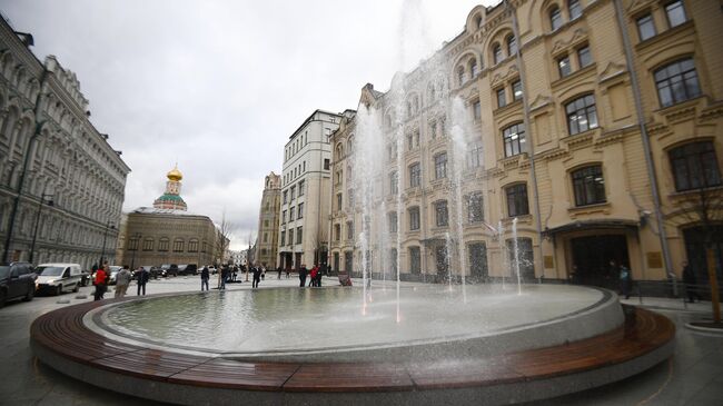 Фонтан на Биржевой площади в Москве