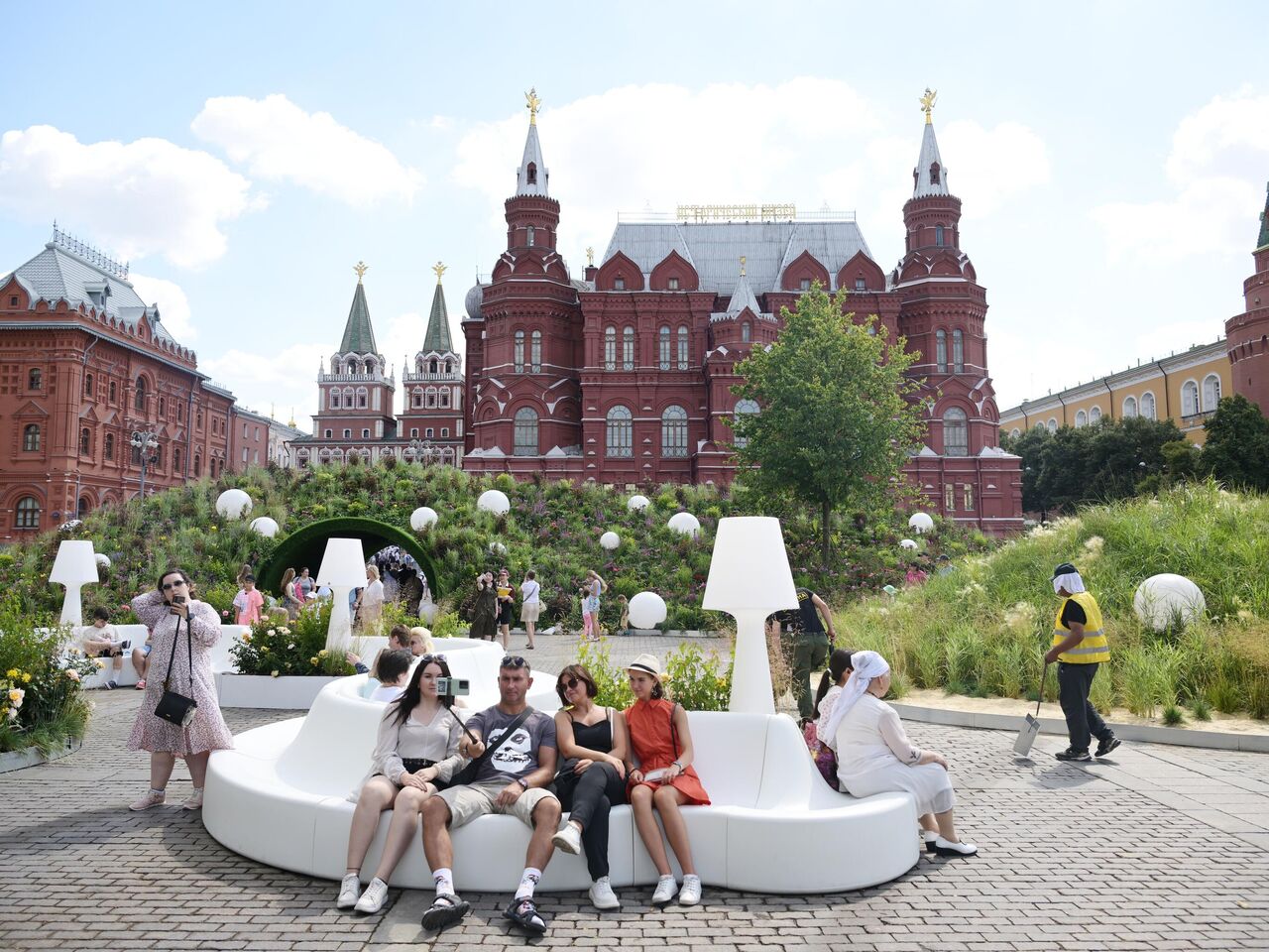 В Москве на Манежной площади открылись дни культуры ОАЭ - РИА Новости,  28.06.2024