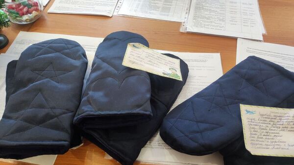 Башкирские студентки сшили 100 пар теплых рукавиц для участников СВО
