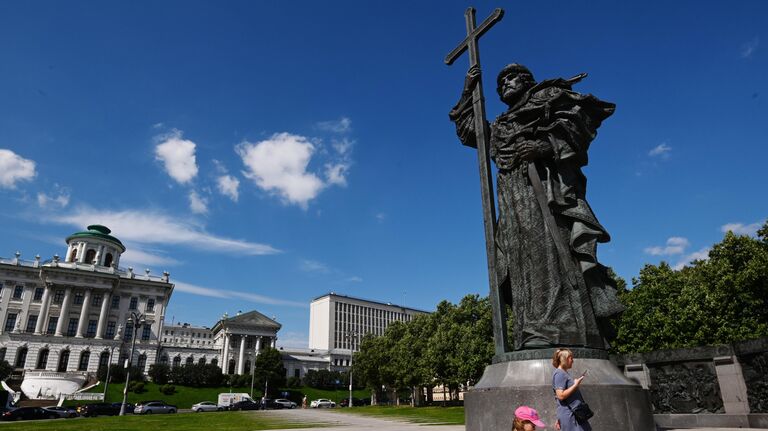 Памятник князю Владимиру на Боровицкой площади