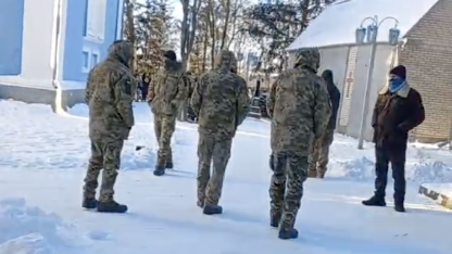 Сторонники раскольнической ПЦУ на территории захваченного Казанского храма канонической УПЦ в городе Ладыжине Винницкой области - РИА Новости, 1920, 10.01.2024