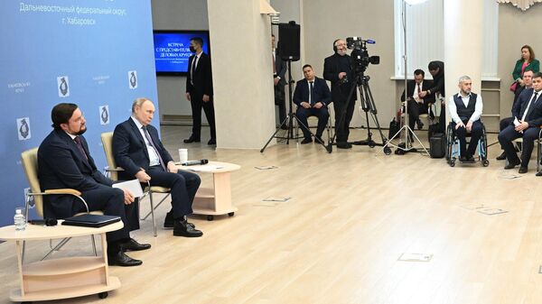 Президент РФ Владимир Путин проводит встречу в Хабаровске с представителями деловых кругов Дальневосточного федерального округа