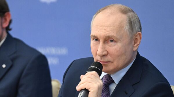 Президент России Владимир Путин на встрече в Хабаровске с представителями деловых кругов Дальневосточного федерального округа