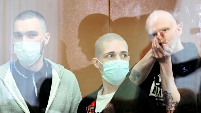 Фигуранты дела о подготовке убийства тележурналиста Владимира Соловьева во Втором Западном окружном военном суде в Москве