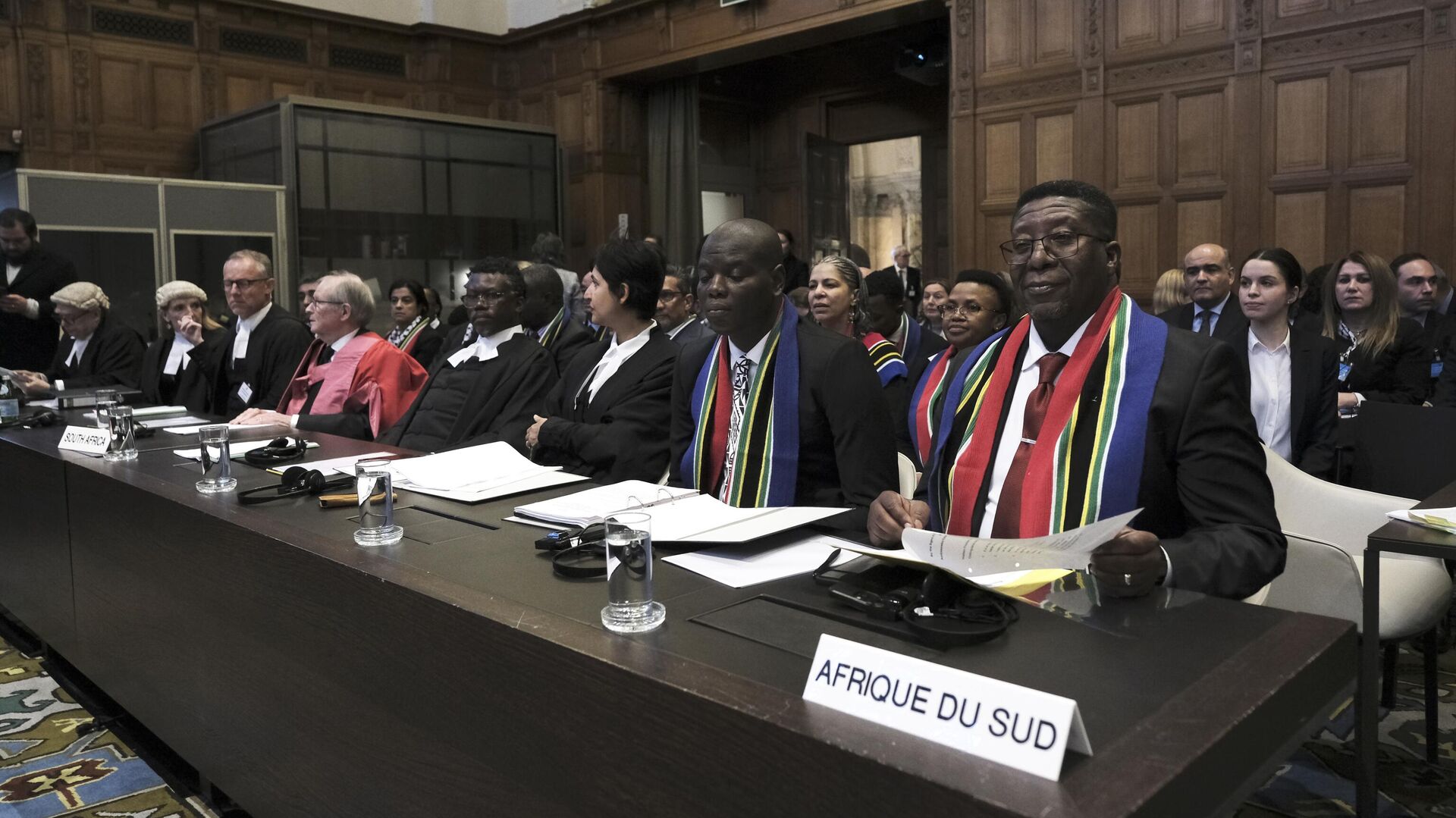 Представители делегации ЮАР во время открытия слушаний в Международном Суде в Гааге. 11 января 2024 - РИА Новости, 1920, 11.01.2024