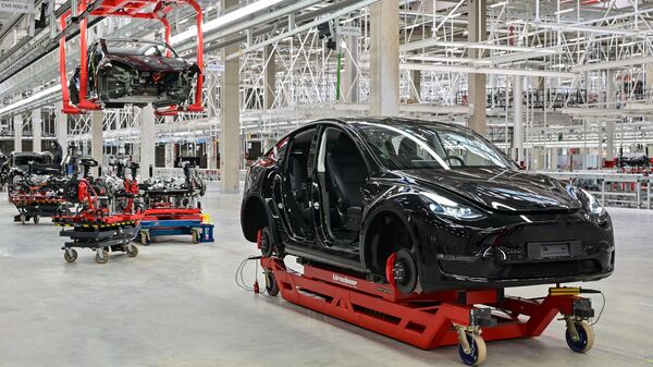 Производство автомобилей Tesla на так называемой Гигафабрике под Берлином, Германия