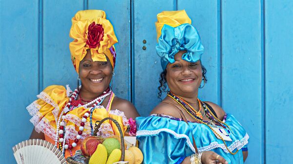 Кубинские женщины в традиционных платьях