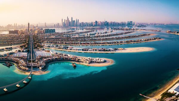 Панорама острова Пальма с пристанью для яхт Дубая