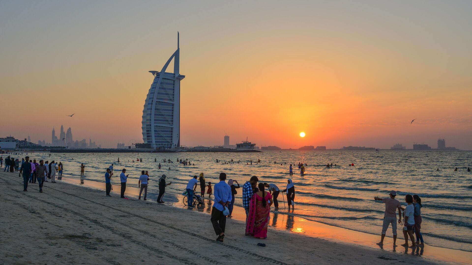 Отель Burj Al Arab с пляжем в Дубае - РИА Новости, 1920, 26.01.2024