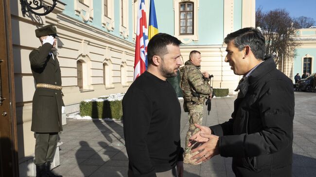 Президент Украины Владимир Зеленский и премьер-министр Великобритании Риши Сунак во время встречи в Киеве