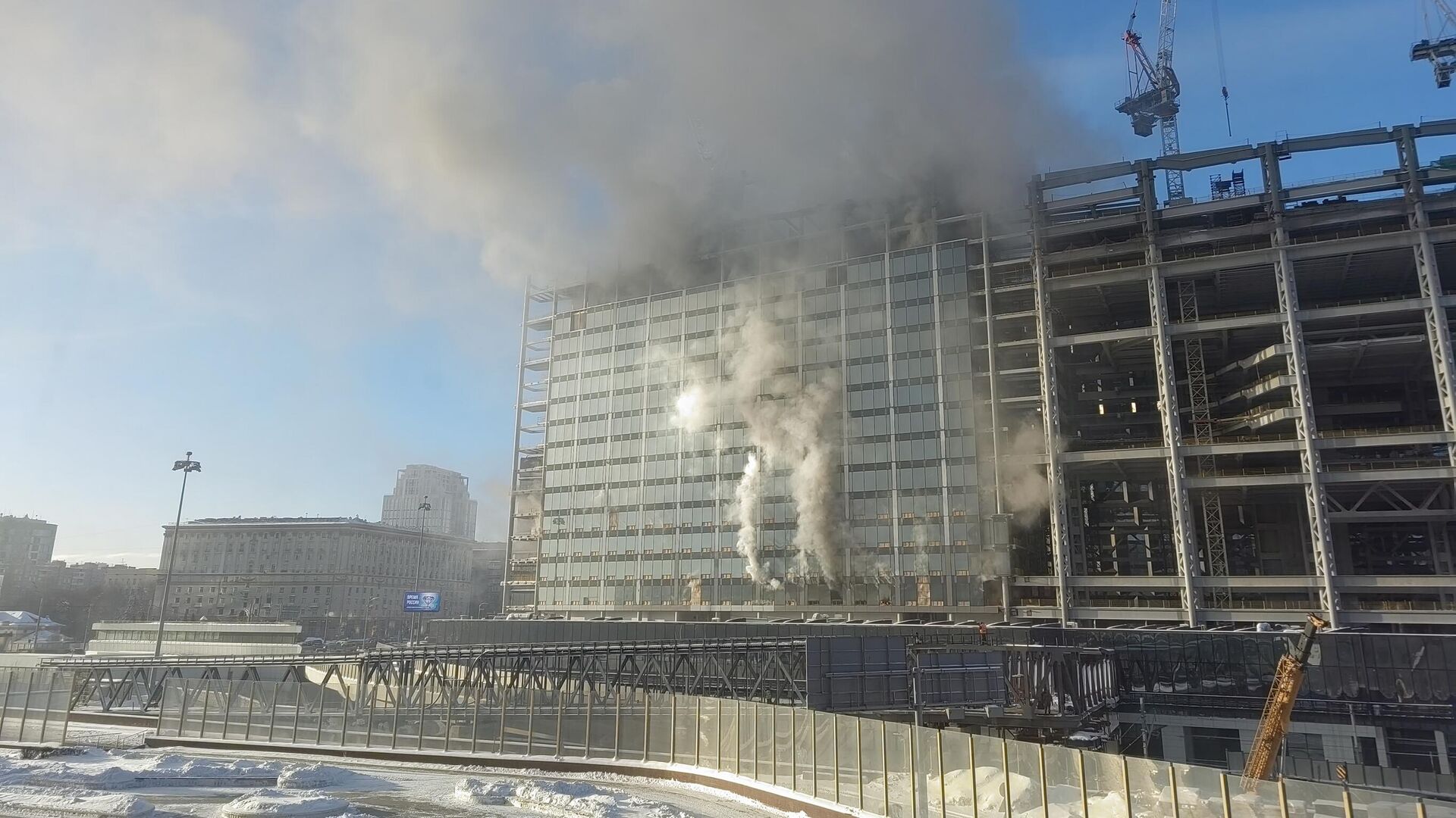 Пожар в строящемся офисе Сбербанк -Сити на Кутузовском проспекте в Москве. 13 января 2024 - РИА Новости, 1920, 13.01.2024