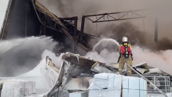 Ликвидация пожара на складе Wildberries в Пушкинском районе Санкт-Петербурга