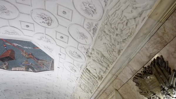 Исторические барельефы, отреставрированные на станции метро Москвы Новокузнецкая