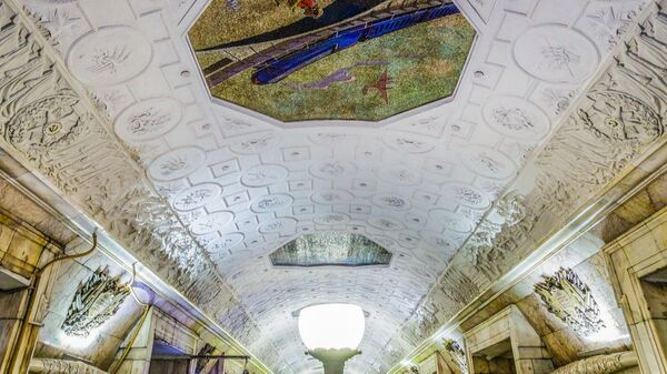 Исторические барельефы, отреставрированные на станции метро Москвы Новокузнецкая