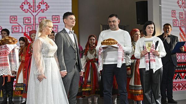 Свадебная церемония пары из Воронежской области Романа и Дарьи Бабаевых, в которой брак регистрировался с использованием биометрических данных