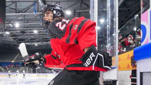 Игрок женской молодежной сборной Канады по хоккею