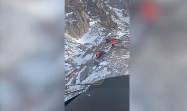 Спасение альпинистки из РФ, получившей травму во время восхождения на пик Рацека в Киргизии