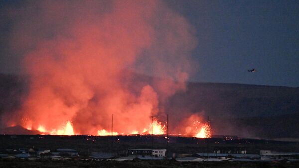 Извержения вулкана недалеко от исландского города Гриндавик